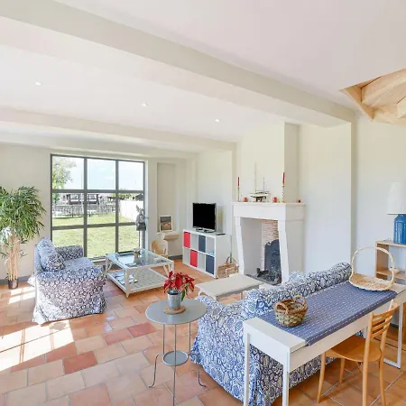 Villa In Lanton Near The Beach With Harbour View 别墅 *