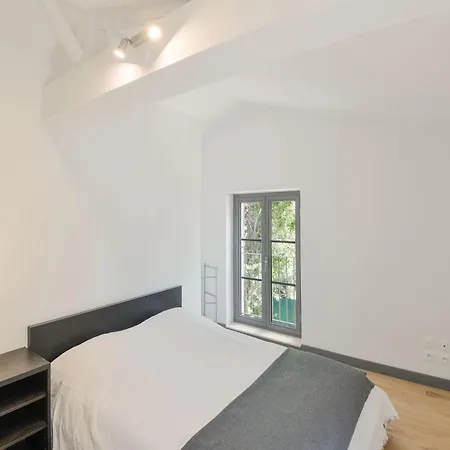 In Near The With Harbour View Villa *